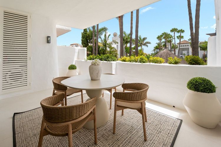 Apartment | Resale in The Golden Mile in The Golden Mile, Costa del Sol - Photo 2
