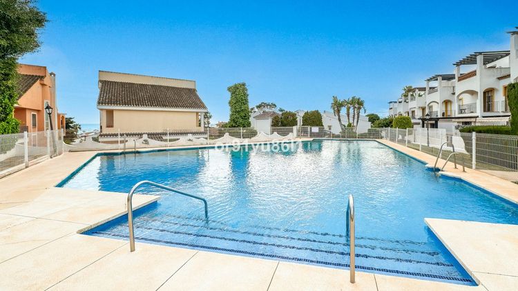 House | Resale in Costabella in Costabella, Costa del Sol - Photo 4