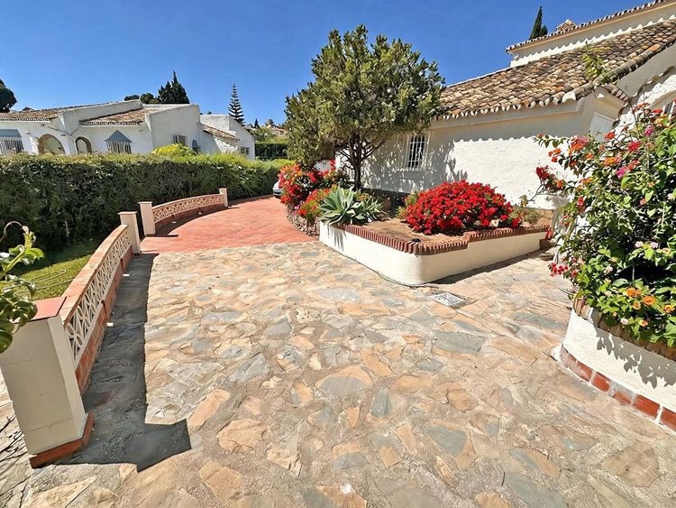 House | Resale in Mijas Costa in Mijas Costa, Costa del Sol - Photo 4