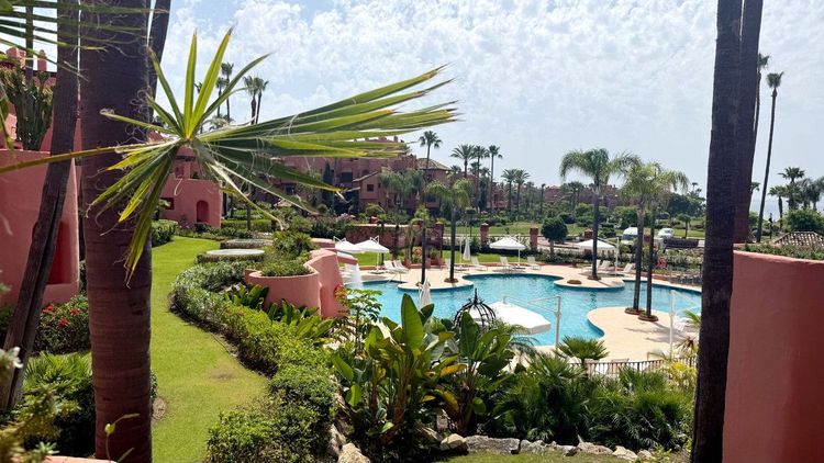 Apartment | Resale in New Golden Mile in New Golden Mile, Costa del Sol - Photo 2