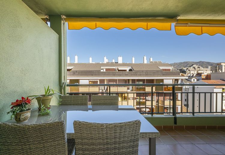 listing card gallery