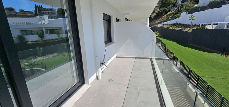Apartment | Resale in Torreblanca in Torreblanca, Costa del Sol - Photo 2