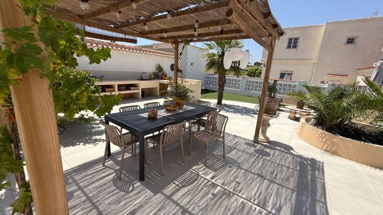 House | Resale in Torrevieja in Torrevieja, Costa Blanca - Photo 4