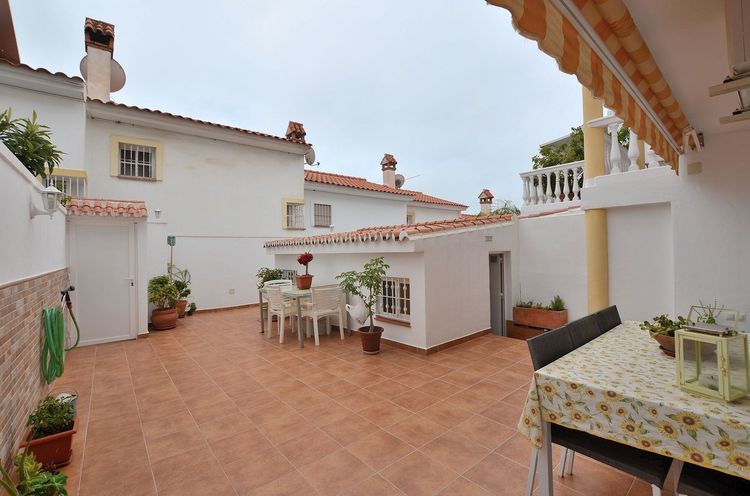 House | Resale in Arroyo de la Miel in Arroyo de la Miel, Costa del Sol - Photo 2