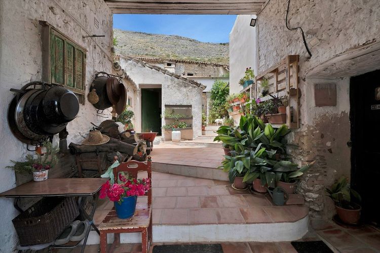 House | Resale in Periana in Periana, Costa del Sol - Photo 4