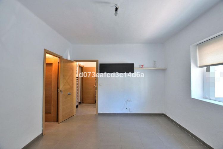 House | Resale in Ronda in Ronda, Costa del Sol - Photo 4
