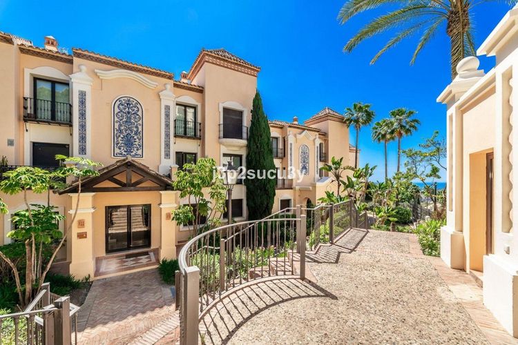 Apartment | Resale in La Quinta in La Quinta, Costa del Sol - Photo 2