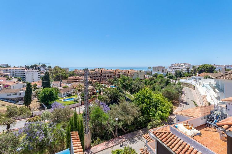 Apartment | Resale in Torreblanca in Torreblanca, Costa del Sol - Photo 2