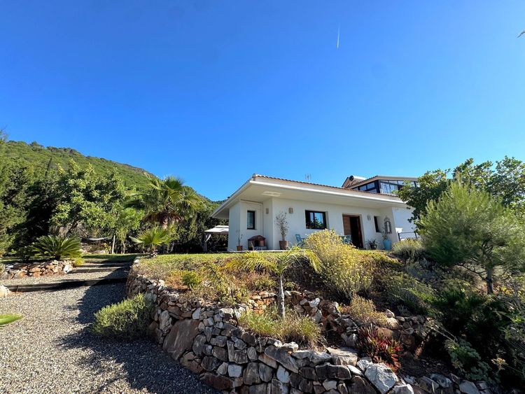 House | Resale in Alhaurín de la Torre in Alhaurín de la Torre, Costa del Sol - Photo 2