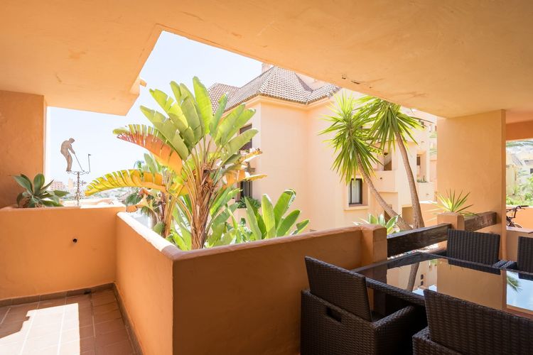 Apartment | Resale in La Duquesa in La Duquesa, Costa del Sol - Photo 5