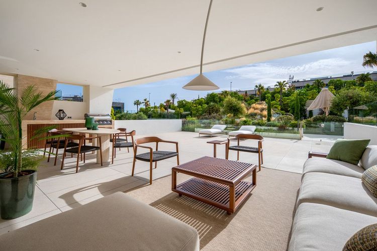Apartment | Resale in The Golden Mile in The Golden Mile, Costa del Sol - Photo 2