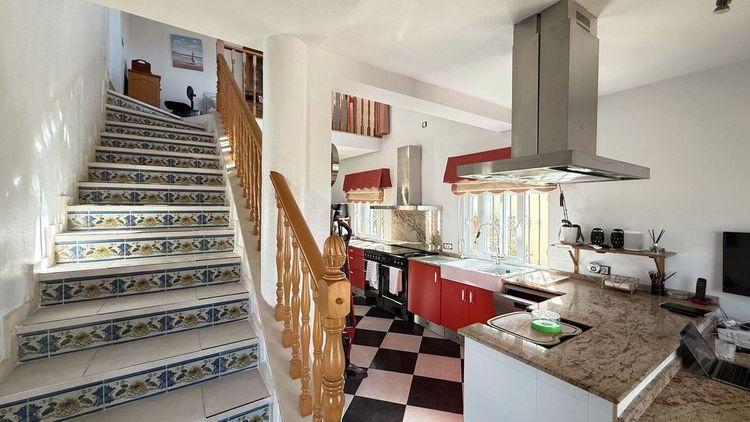 House | Resale in La Zenia in La Zenia, Costa Blanca - Photo 5
