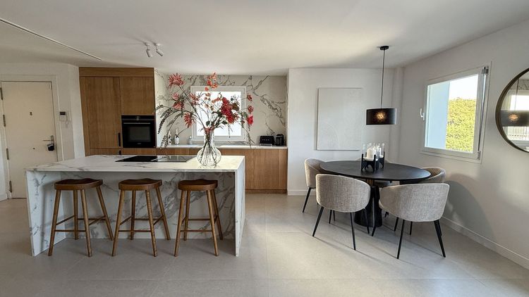 Penthouse | Resale in Nueva Andalucía in Nueva Andalucía Others, Costa del Sol - Photo 4