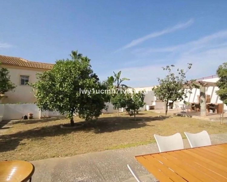 House | Resale in Puerto de la Torre in Puerto de la Torre, Costa del Sol - Photo 5