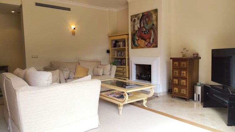 Apartment | Resale in Benahavís in Benahavís Others, Costa del Sol - Photo 5