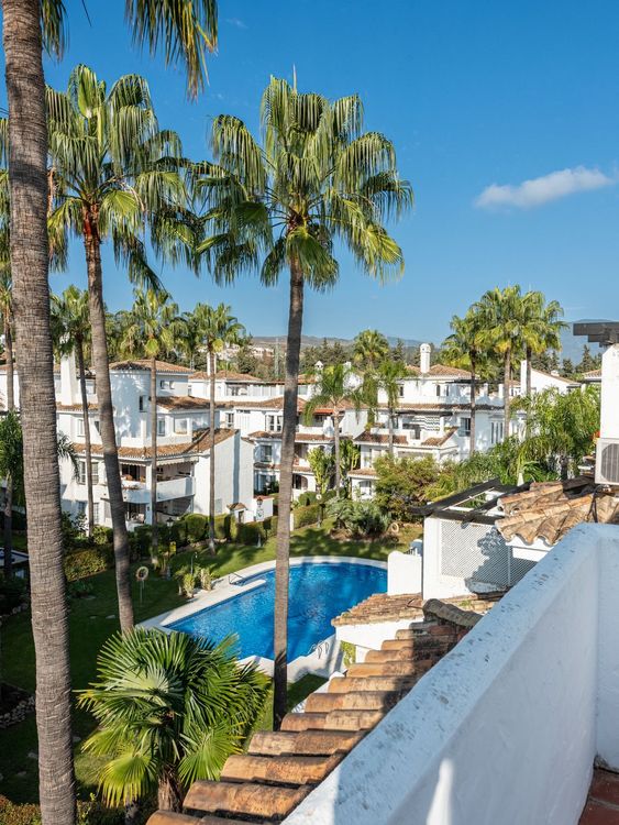 Apartment | Resale in Nueva Andalucía in Nueva Andalucía, Costa del Sol - Photo 3