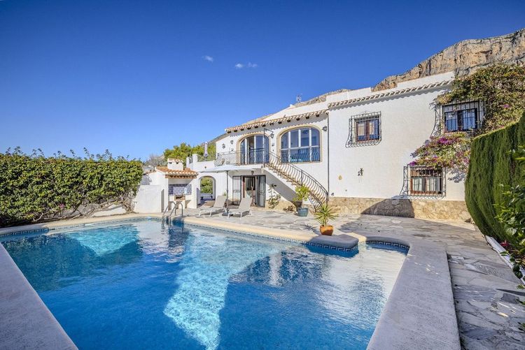 House | Resale in Javea in Javea, Costa Blanca - Photo 2
