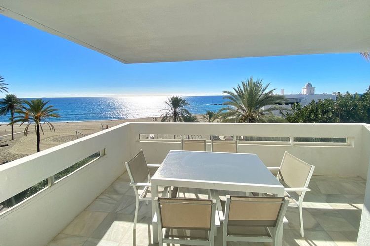 Apartment | Resale in Marbella in Marbella Others, Costa del Sol - Photo 2