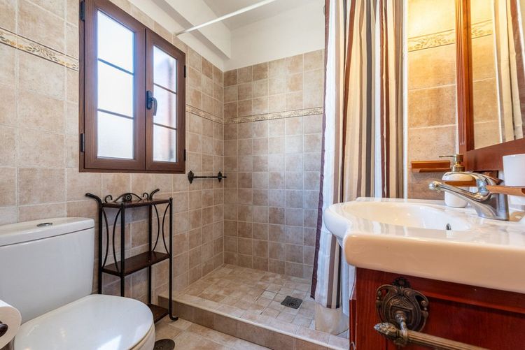 House | Resale in Fuengirola in Fuengirola Others, Costa del Sol - Photo 5