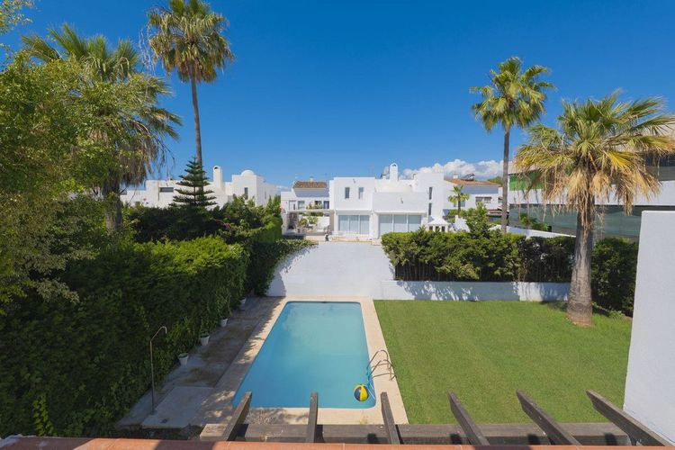 House | Resale in Puerto Banús in Puerto Banús, Nueva Andalucía, Costa del Sol - Photo 3