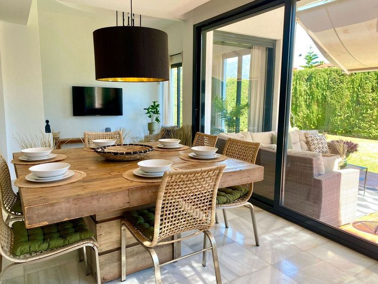 House | Resale in Nueva Andalucía in Nueva Andalucía Others, Costa del Sol - Photo 2