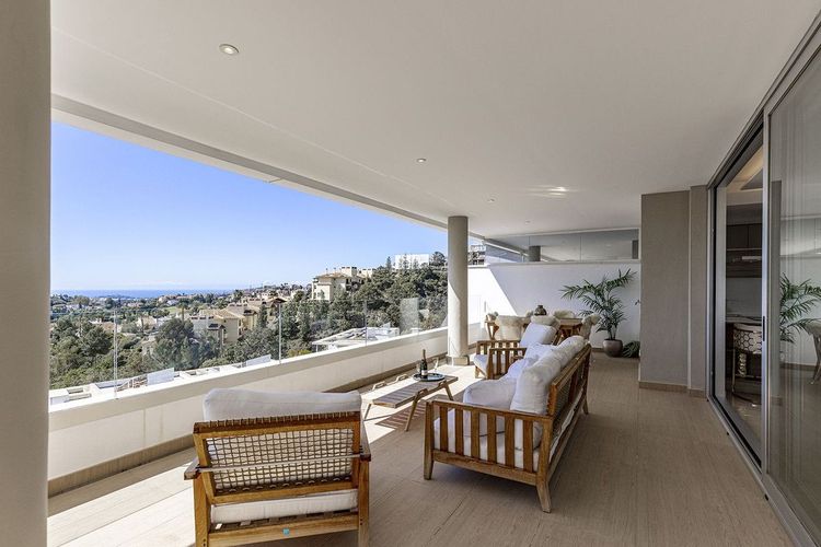 Penthouse | Resale in Benahavís in Benahavís Others, Costa del Sol - Photo 3