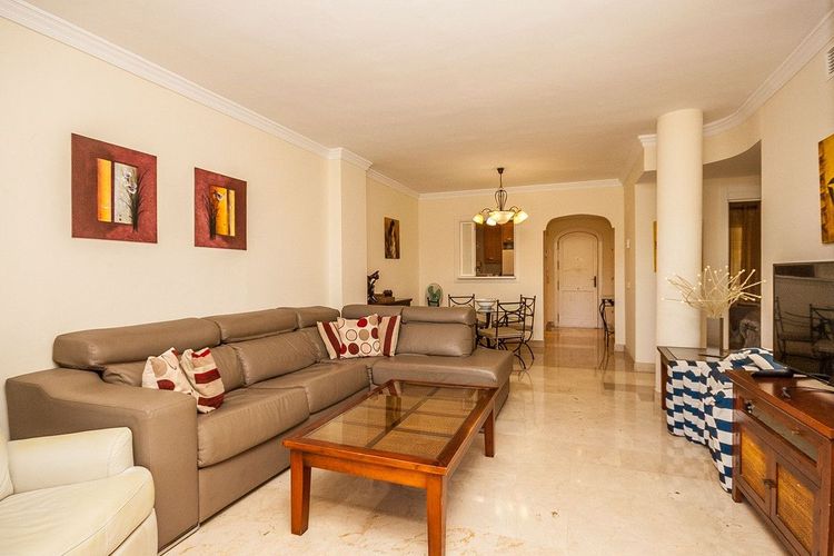 Apartment | Resale in Elviria in Elviria, Costa del Sol - Photo 5