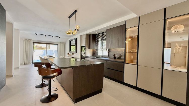 House | Resale in Nueva Andalucía in Nueva Andalucía Others, Costa del Sol - Photo 3