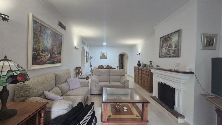 Apartment | Resale in Estepona in Estepona, Costa del Sol - Photo 2