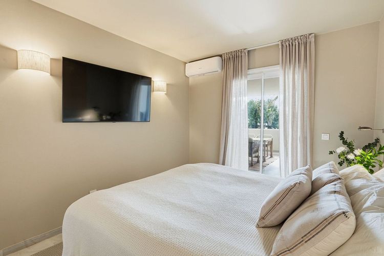 Apartment | Resale in Calahonda in Calahonda, Costa del Sol - Photo 3