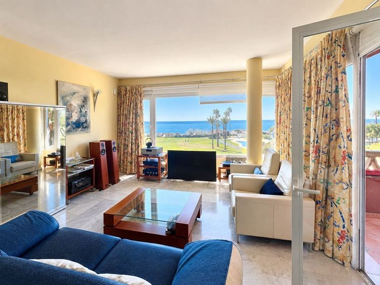 Apartment | Resale in Marbella in Marbella Others, Marbella, Costa del Sol - Photo 2