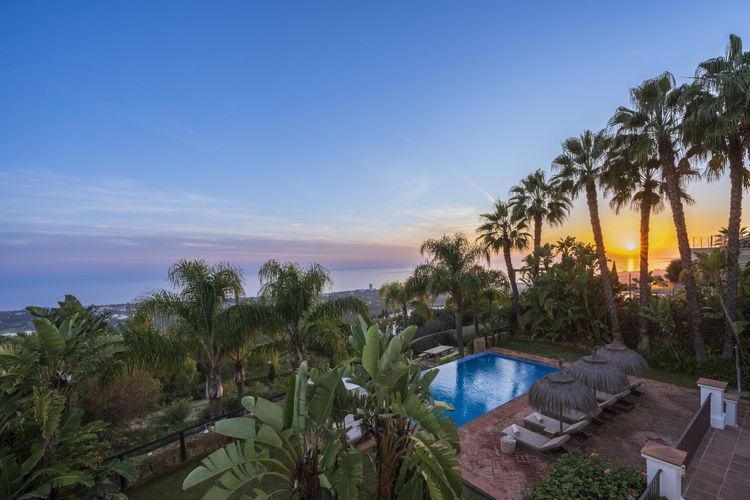 House | Resale in Altos de los Monteros in Altos de los Monteros, Costa del Sol - Photo 3
