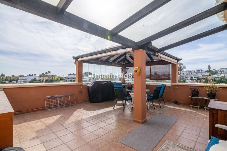 Penthouse | Resale in Nueva Andalucía in Nueva Andalucía, Costa del Sol - Photo 3