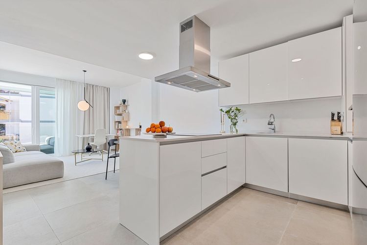 Apartment | Resale in Fuengirola in Fuengirola Others, Costa del Sol - Photo 3