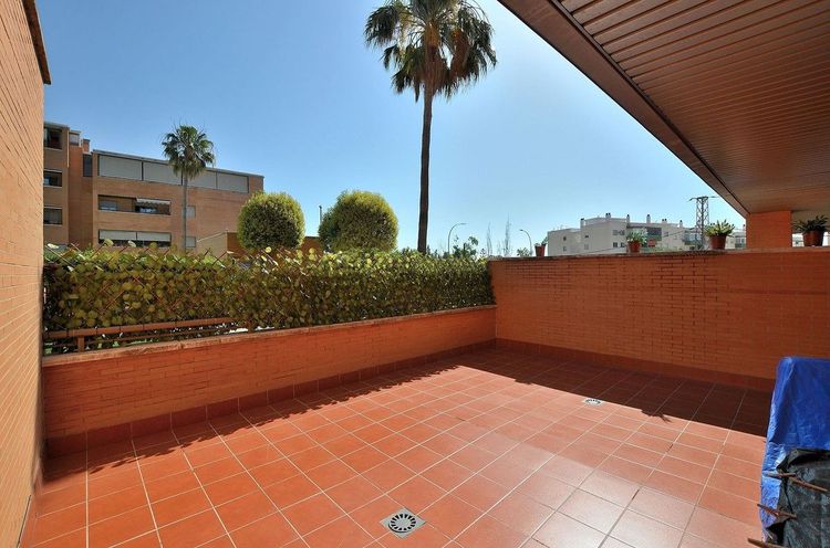 Apartment | Resale in Torremolinos in Torremolinos Others, Costa del Sol - Photo 2