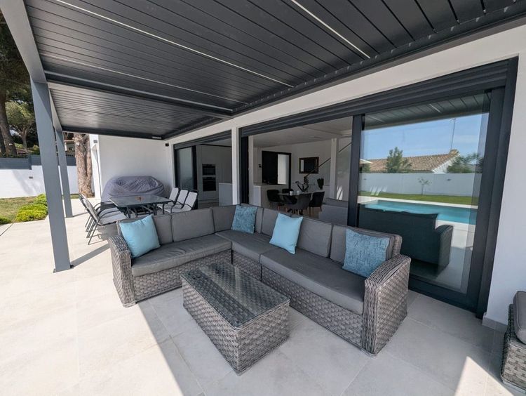 House | Resale in Artola in Artola, Costa del Sol - Photo 5