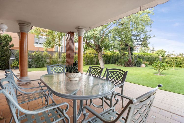 House | Resale in Alhaurín de la Torre in Alhaurín de la Torre, Costa del Sol - Photo 2