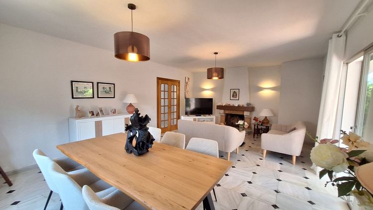House | Resale in Estepona in Estepona, Costa del Sol - Photo 4