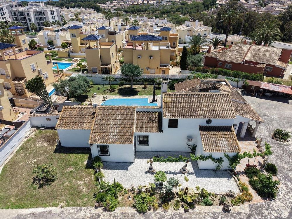 House | Resale in Villamartin in Villamartin, Costa Blanca - Main property photo