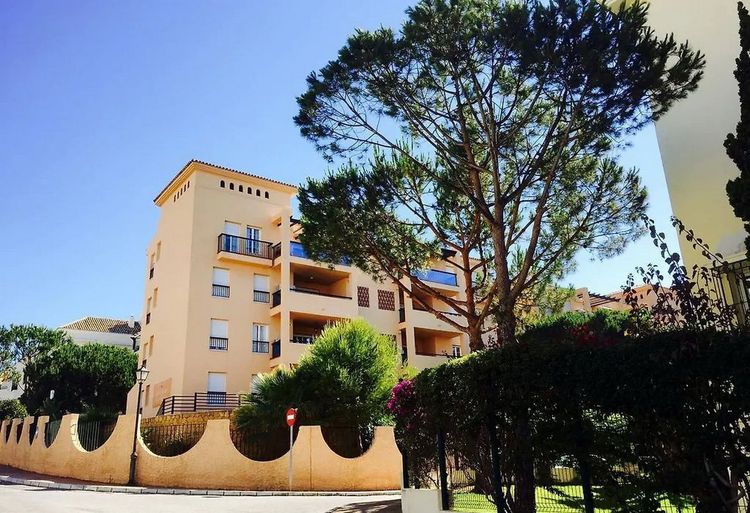 Apartment | Resale in Elviria in Elviria, Costa del Sol - Photo 5