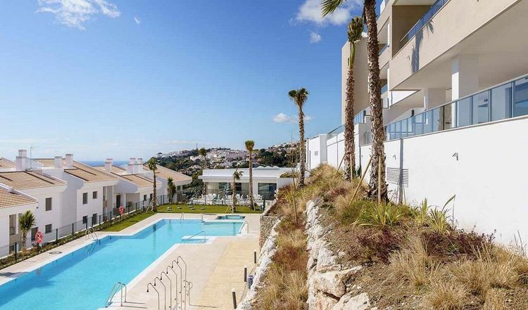 Apartment | Resale in Benalmadena Pueblo in Benalmadena Pueblo, Costa del Sol - Photo 2