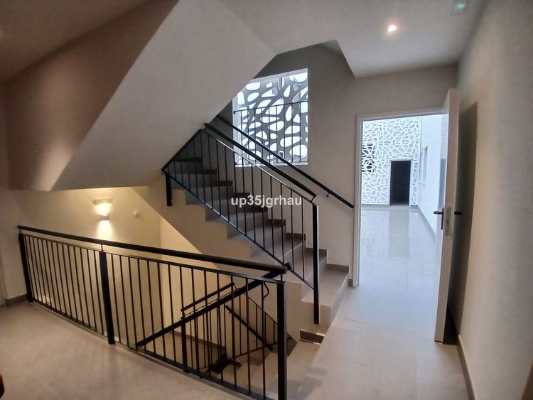 Apartment | Resale in Estepona in Estepona, Costa del Sol - Photo 2