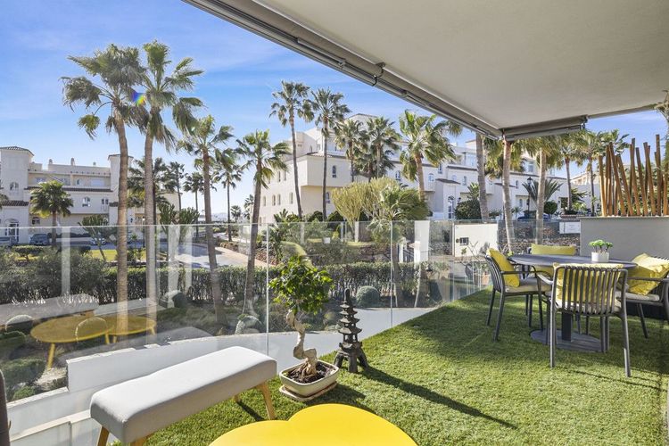 Apartment | Resale in Mijas Costa in Mijas Costa, Costa del Sol - Photo 2