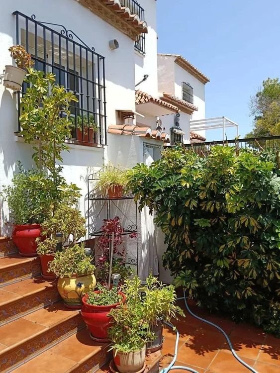 House | Resale in El Pinillo in El Pinillo, Costa del Sol - Photo 2