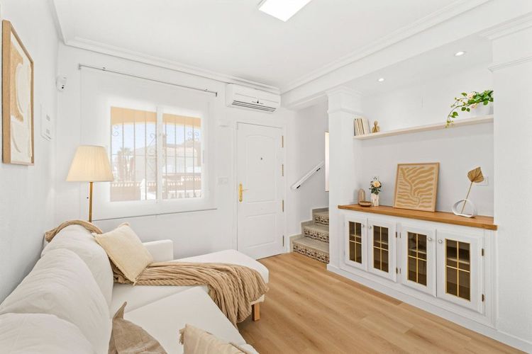 House | Resale in Villamartin in Villamartin, Orihuela Costa, Costa Blanca - Photo 4