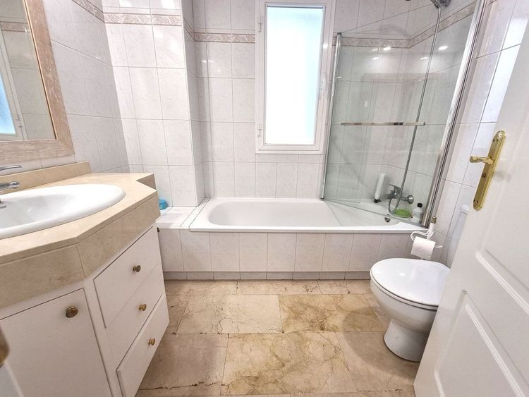 Apartment | Resale in Puerto Banús in Puerto Banús, Costa del Sol - Photo 5