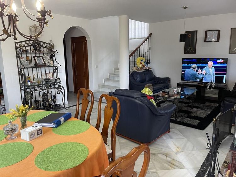 House | Resale in Estepona in Estepona, Costa del Sol - Photo 3