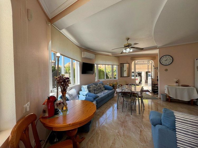 House | Resale in Playa Flamenca in Playa Flamenca, Orihuela Costa, Costa Blanca - Photo 3