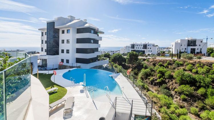Apartment | Resale in Fuengirola in Fuengirola Others, Costa del Sol - Photo 2