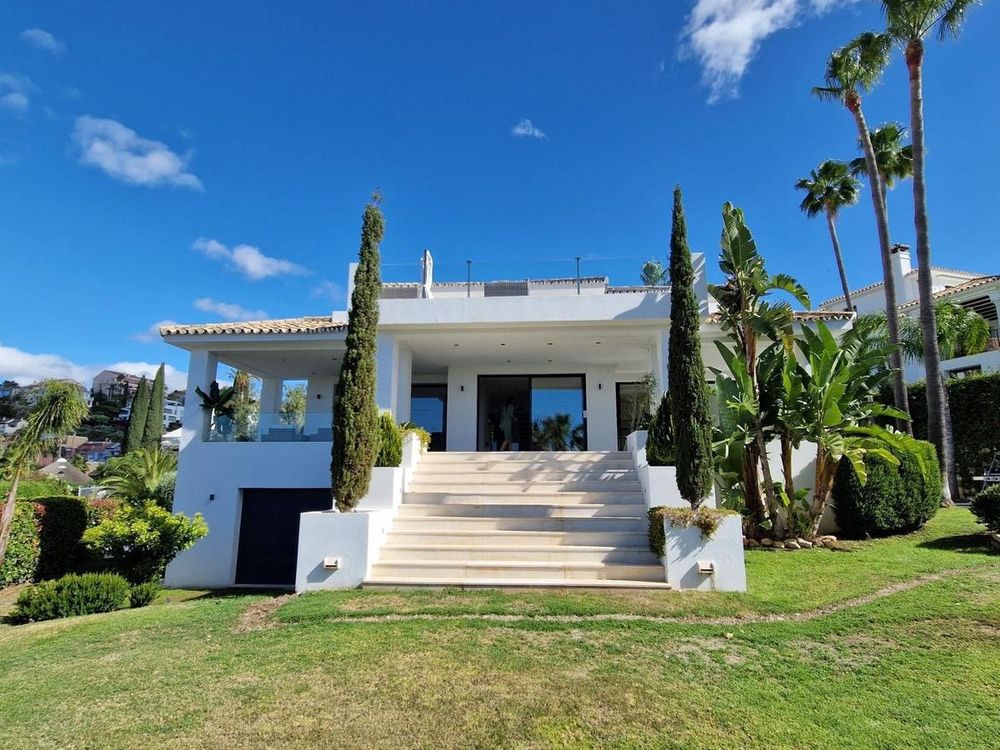 House | Resale in Nueva Andalucía in Nueva Andalucía Others, Costa del Sol - Main property photo